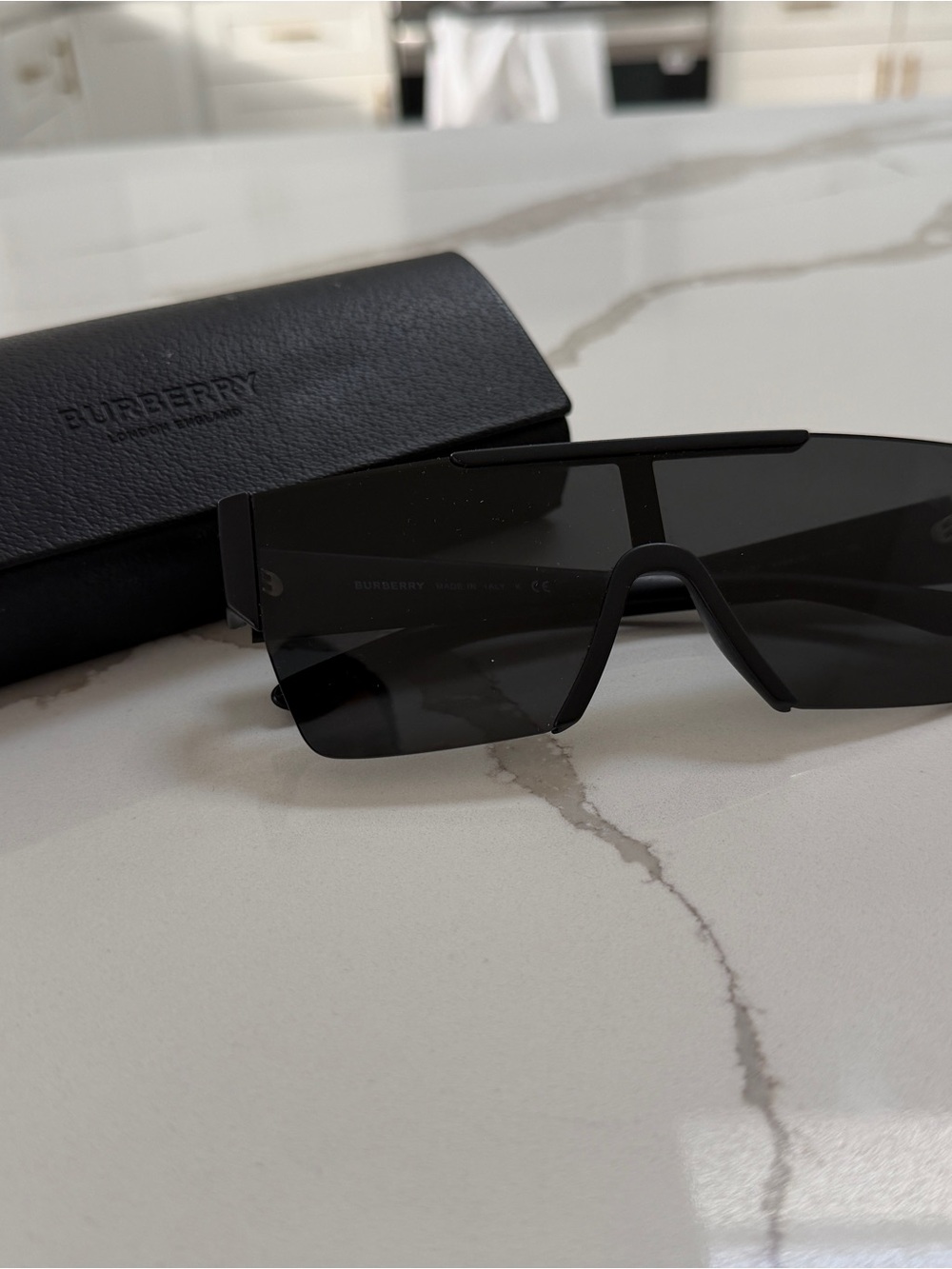 Burberry Black Shield Sunglasses with Matching Case - Picture 1 of 4